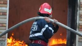Для борьбы с огнем на место происшествия прибыли 2 пожарных расчета.