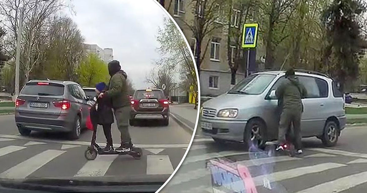 В столице мужчину с ребенком на самокате едва не сбили на "приподнятом" переходе.