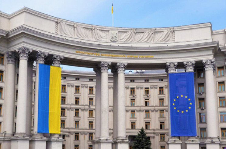 МИД Украины приветствовал решение Молдовы запретить полеты в Россию.