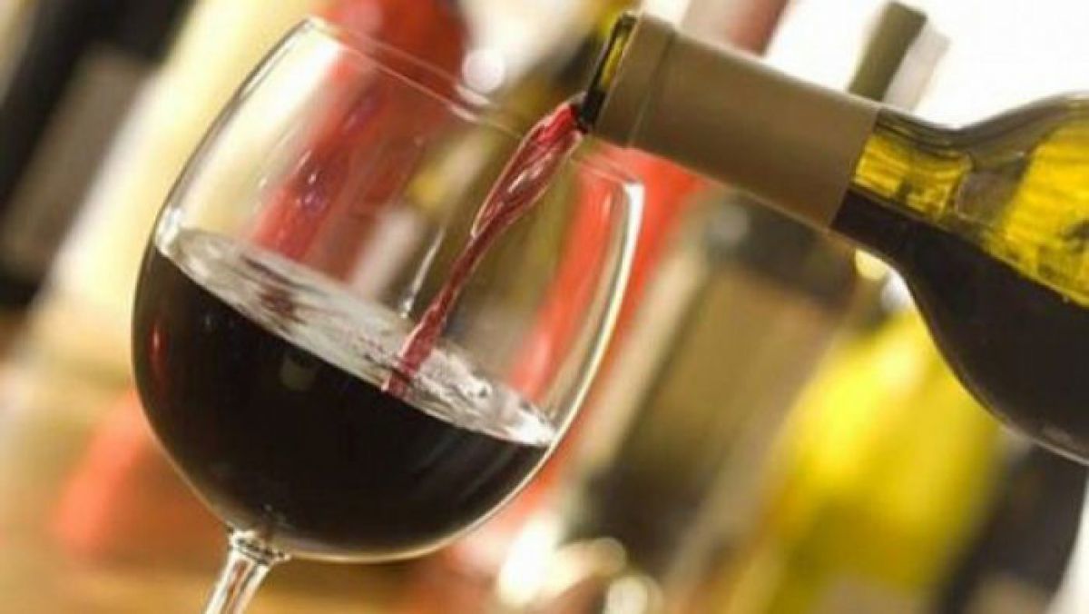 Vinul ar putea fi exclus din lista băuturilor alcoolice și inclus în cea de produse alimentare. Foto: unimedia.info