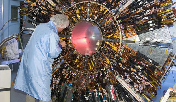 Acceleratorul de Particule de la Geneva, cea mai complicată maşinărie creată de om.