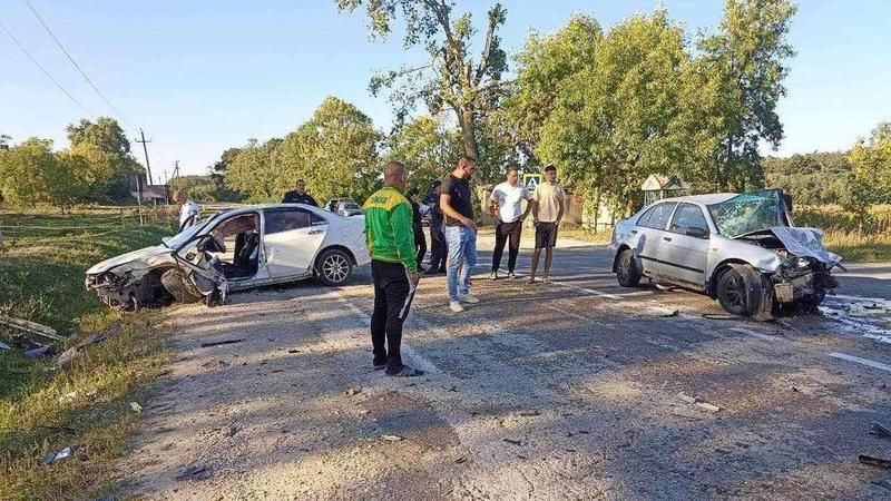 ДТП в Единецком районе: столкнулись два автомобиля.