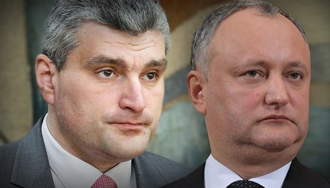Зампредседателя партии "Платформа DA" Александр Слусарь и президент Молдовы Игорь Додон.