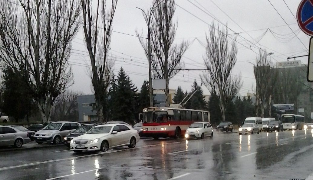 Троллейбусы не ходят из-за сбоя в электропитании.