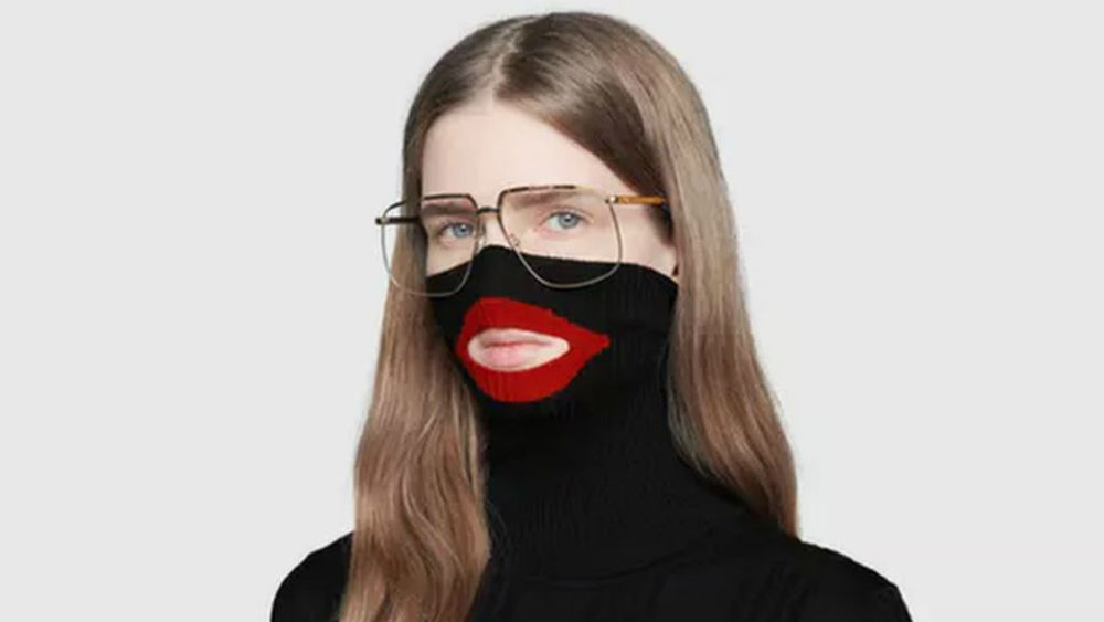 В Gucci извинились за производство водолазки-балаклавы в виде "блэкфейса".