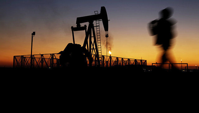 США готовят жесткие санкции против нефтяной отрасли Венесуэлы, сообщают СМИ.