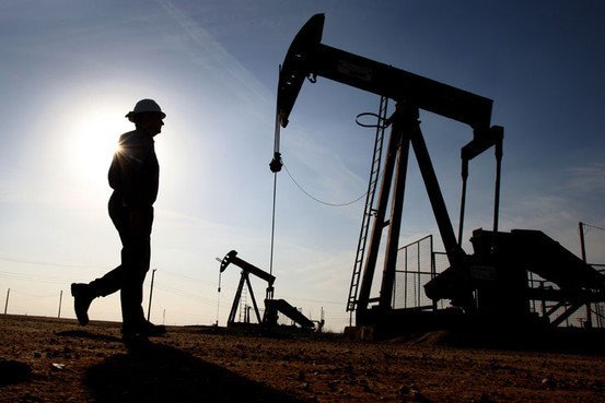 Цена на нефть марки Brent ранее превысила психологический уровень в $70 за баррель.   Фото: azerbaijan-irs.com