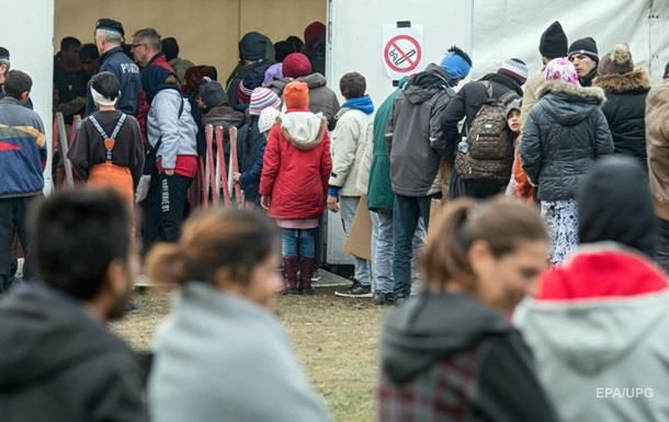 Беженцы продолжают прибывать в Германию.