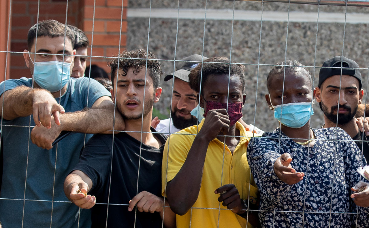Times: UE plănuiește să revizuiască Convenția ONU privind refugiații.