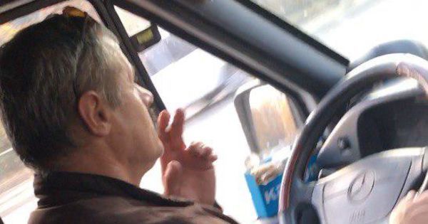 Столичный маршрутчик курил в салоне во время перевозки пассажиров.