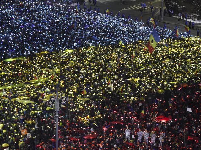 Противоречивый Ордонанс №13  был окончательно "похоронен" парламентом после трех недель уличного бунта. 