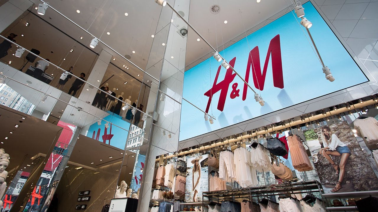 H&amp;M își extinde afacerea cu articole second-hand: Sellpy deschide un depozit în România.
