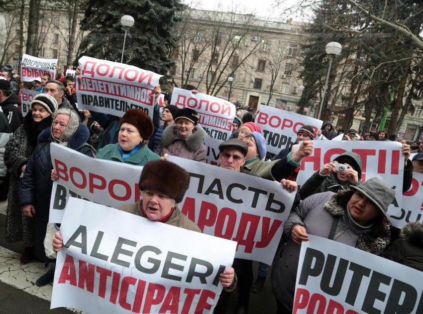 В 14.50 граждане пикетируют офис НАТО, а в 15.00 - здание посольства США.