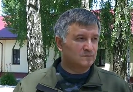 Фейсбук-министр Арсен Аваков известен своими истеричными высказываниями и быстро сменой политических настроений.