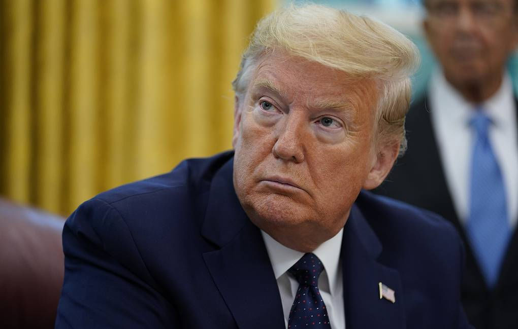 В Белом доме сообщили, что Трамп сдает тесты на коронавирус по несколько раз в день.