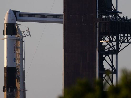 Запуск ракеты компании SpaceX отменили менее чем за минуту до старта.