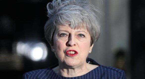 Theresa May pe Donald Trump.