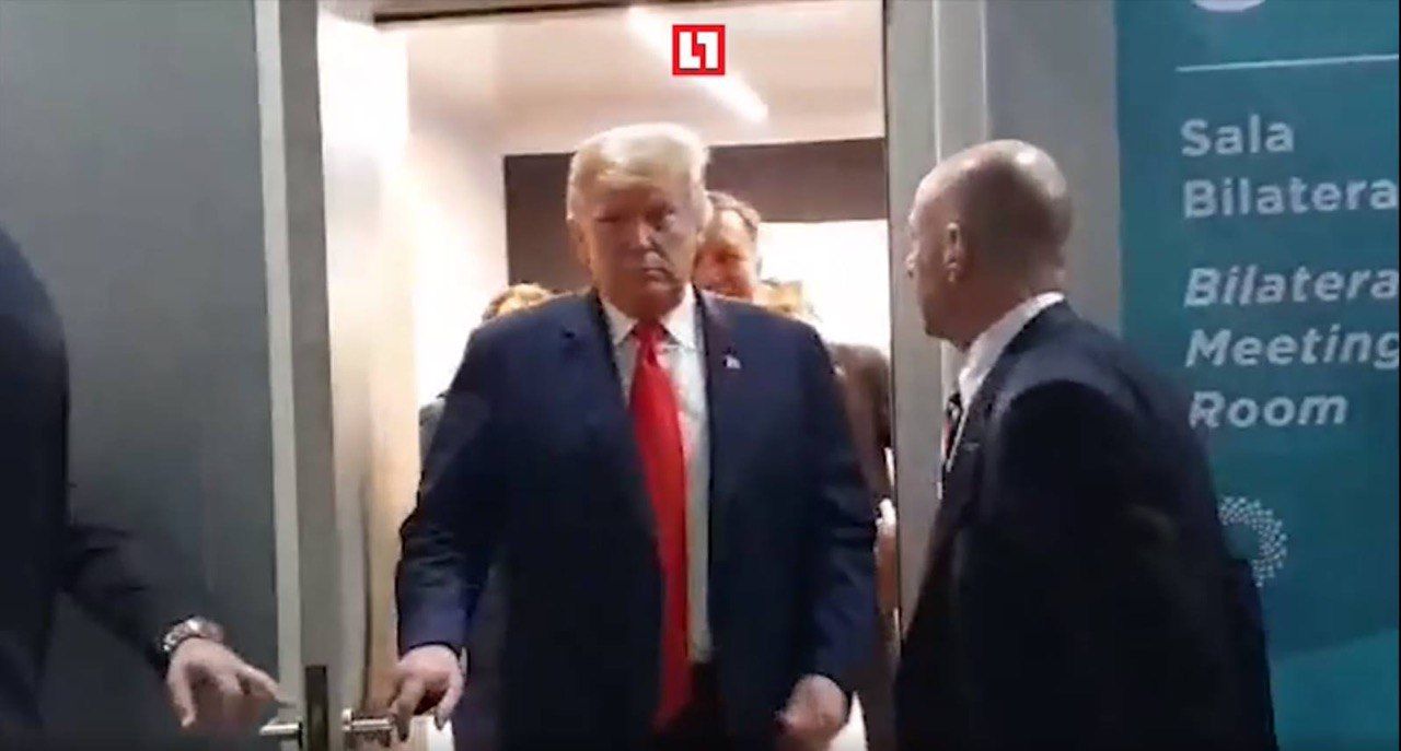 Трамп проигнорировал вопрос российских журналистов о встрече с Путиным.