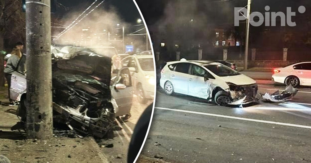 Accident în lanț pe viaduct: Cinci mașini au fost avariate.
