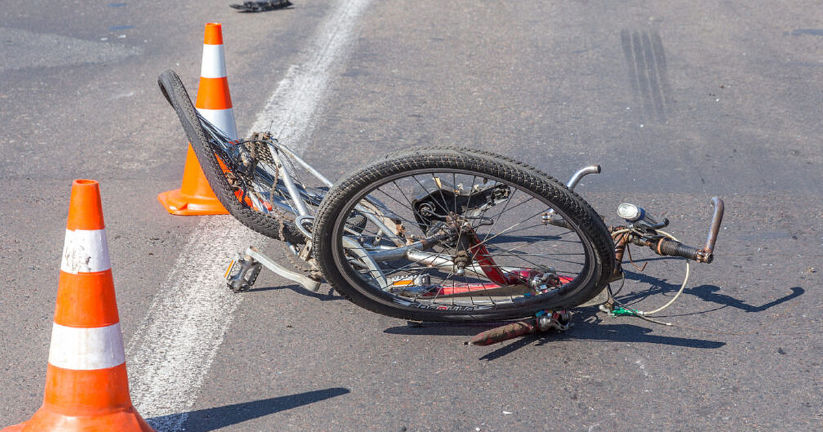 Copil de 11 ani, spulberat cu tot cu bicicletă de o mașină la Cahul.