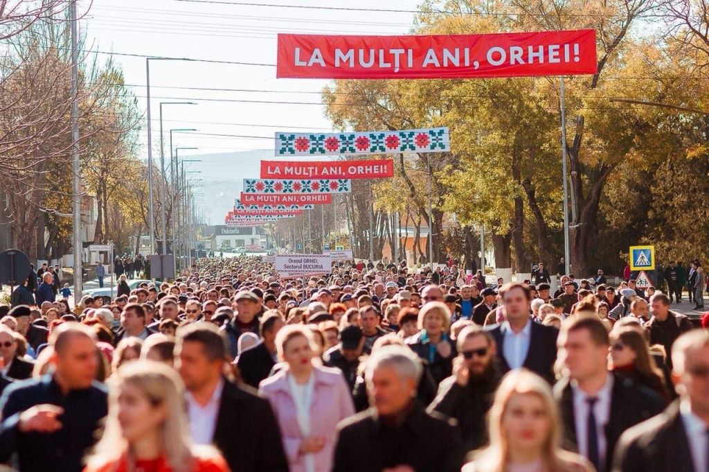 Шор с оргеевцами прошли маршем по городу в честь храма Оргеева.