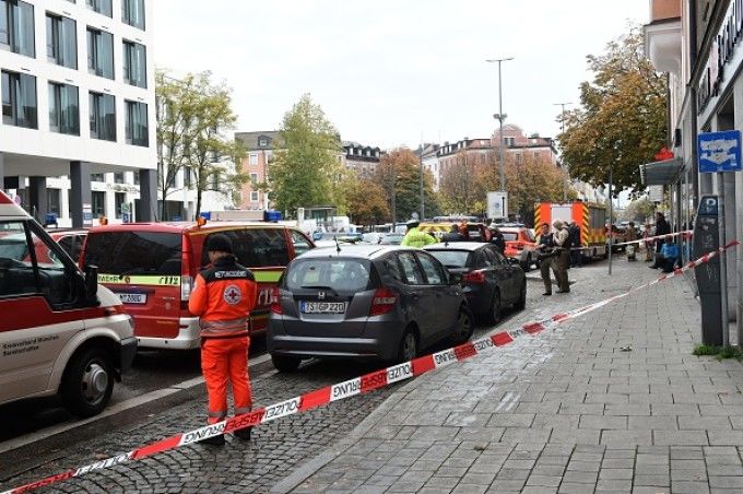 Câteva persoane au fost rănite sâmbătă în orașul german Munchen de un bărbat înarmat cu un cuțit. 