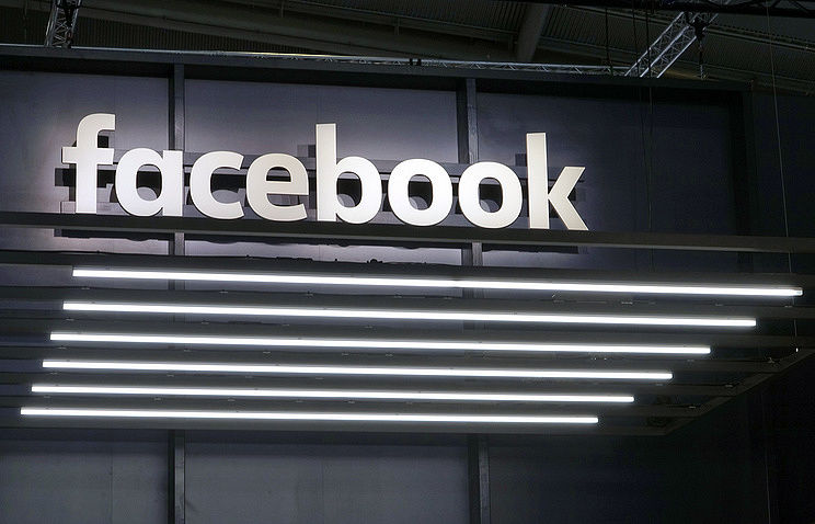 Еврокомиссия направила в Facebook запрос по поводу скандала с личными данными. Фото: EPA