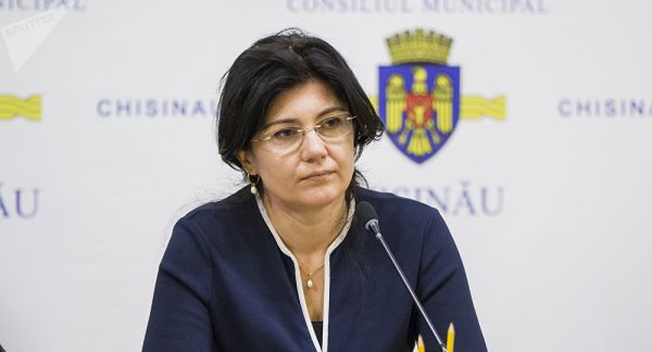 Curțile necurățite. Radu: Mergeți voi, directorii, să vedeți dacă puteți. Foto: protv.md