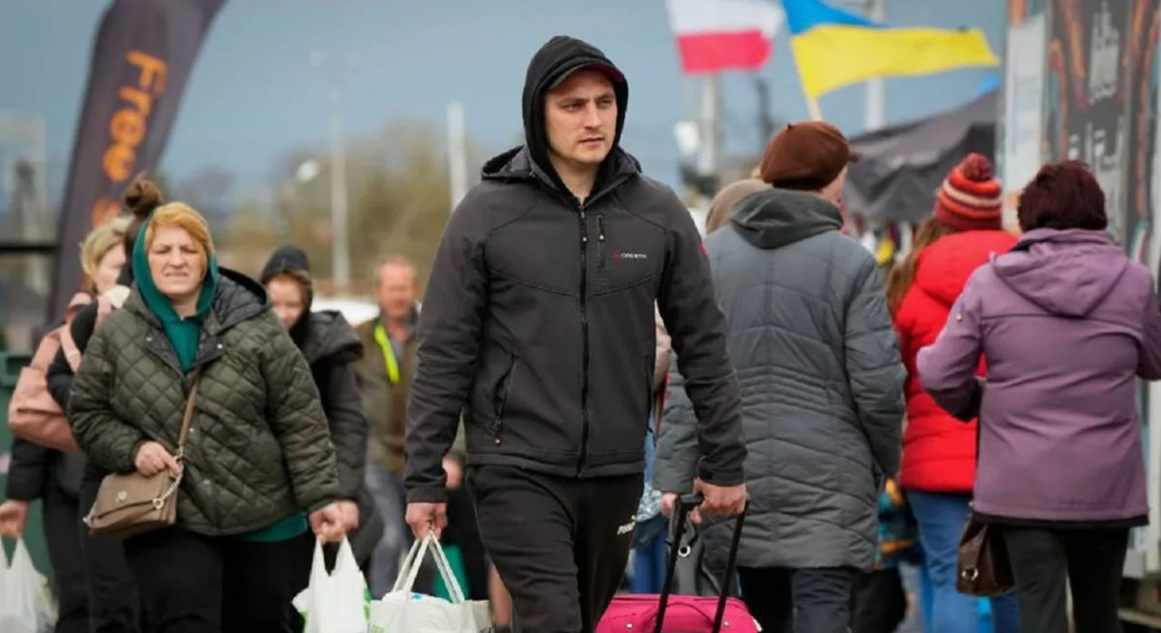 Посол: Польша не планирует выгонять украинцев, они нужны на рынке труда.