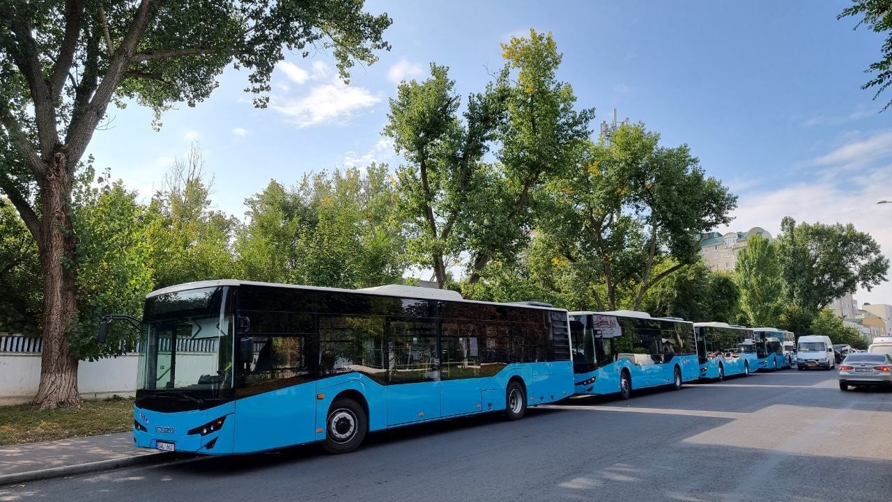 В Кишинёве на маршрут выпущены ещё 5 новых автобусов ISUZU.