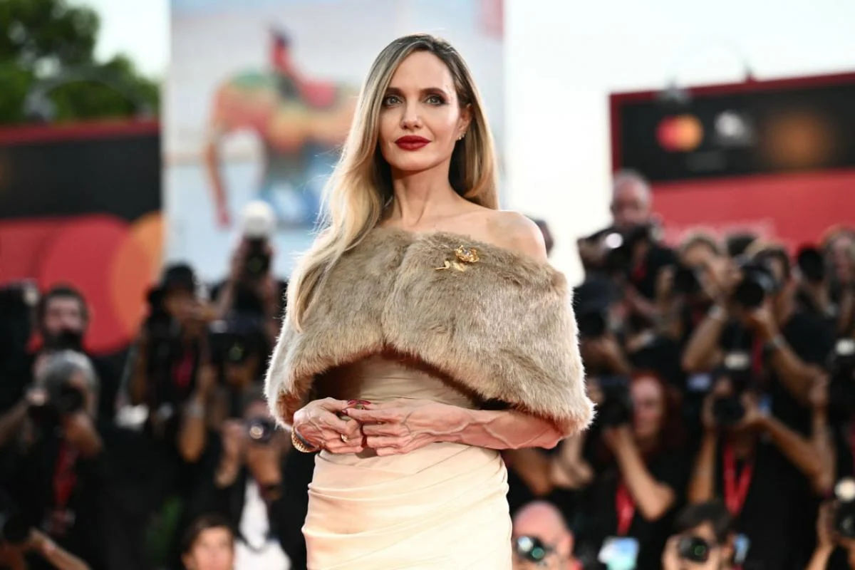 Angelina Jolie nu le permite părinților lui Brad Pitt să comunice cu nepoții lor.