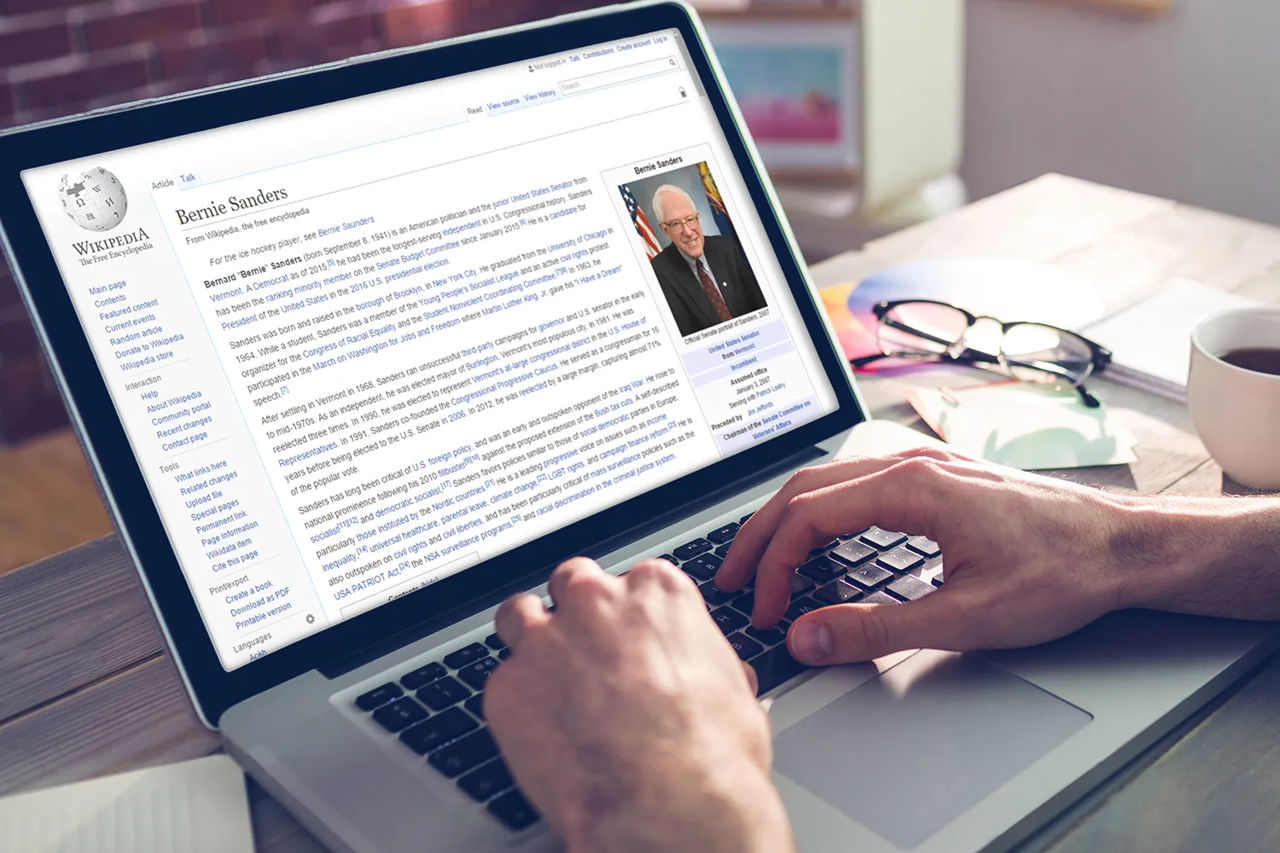 Wikipedia va implementa inteligența artificială pentru a ajuta editorii, dar nu îi va înlocui.
