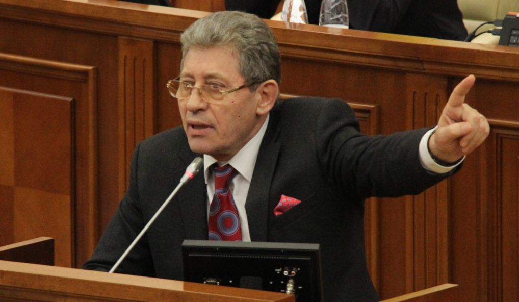 Mihai Ghimpu, se arată indignat de faptul că cetățenii și clasa politică nu înțeleg că Republica Moldova are o ultimă șansă europeană de care trenbuie să profităm.
