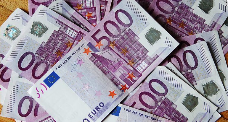 Despăgubiri de 20 de mii de euro, pentru că a fost făcut hoț și mincinos. 