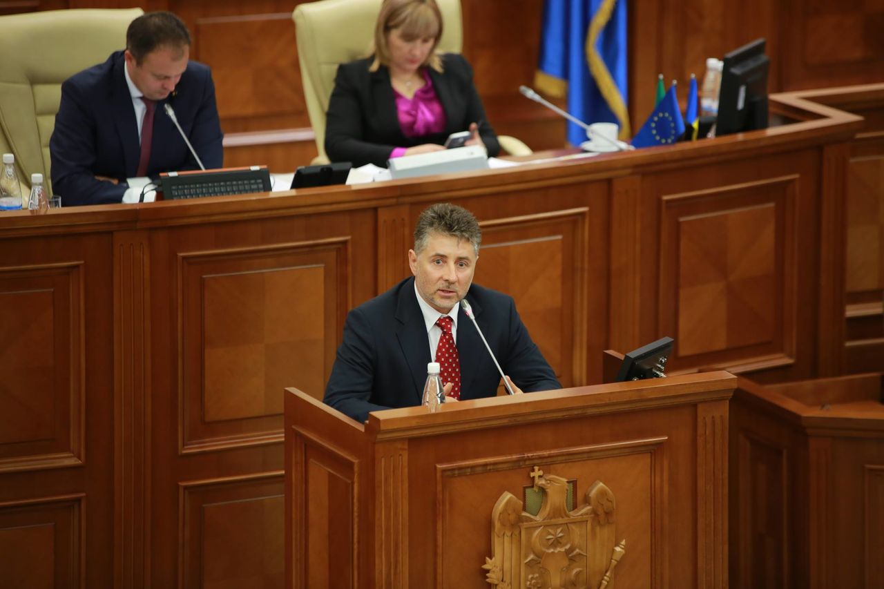 Rata de bază va continua să scadă în 2018. 