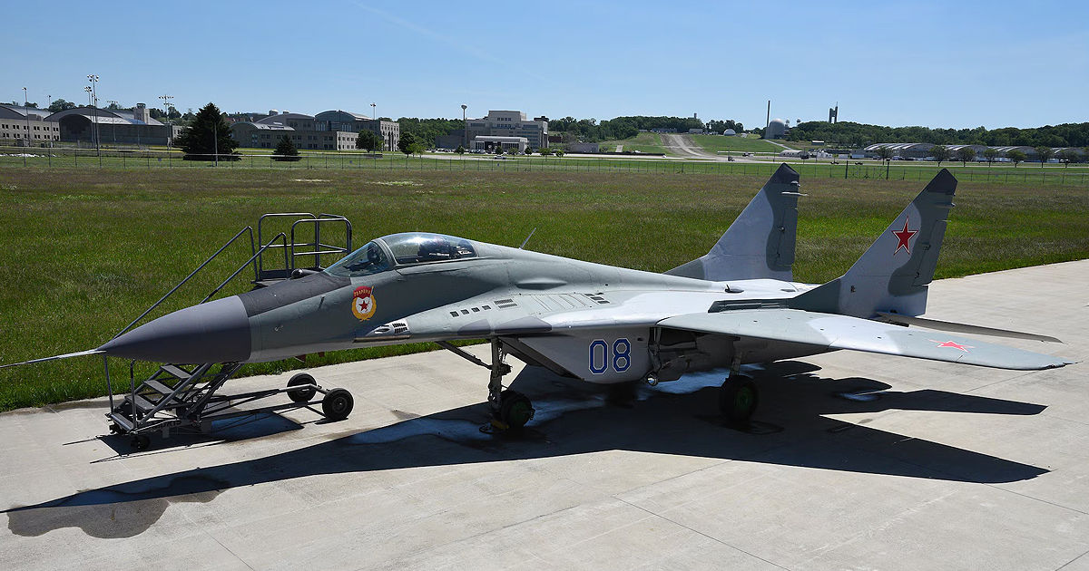Piese de schimb de pe un MiG-29, furate pe teritoriul unui aeroport militar din Ungaria.