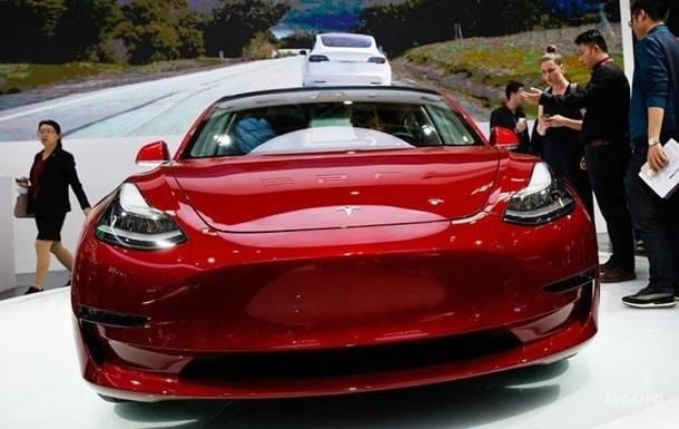 Ранее сообщалось, что Tesla уменьшила цену на свой бюджетный Model 3, начав принимать заказы, стоимостью 45 тысяч долларов.