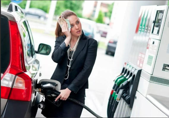 Нефтяной кризис: когда в Молдове ожидать падение цен на топливо