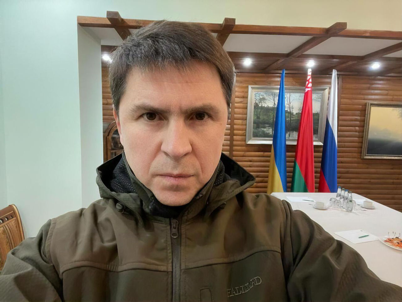 Подоляк о стрельбе в Херсоне: Напряжение между ЧВК, зеками и военными РФ.