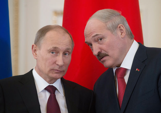 Президент России Владимир Путин с белорусским коллегой Александром Лукашенко.