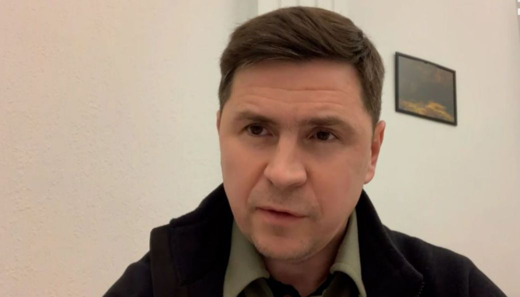 Подоляк допустил нанесение ударов по военной инфраструктуре России.