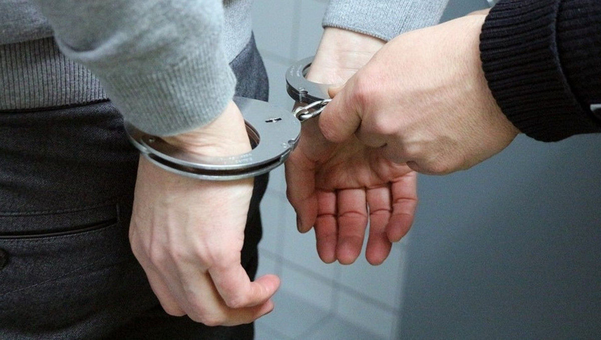 Сотрудник МВД Молдовы задержан за изнасилование несовершеннолетней.