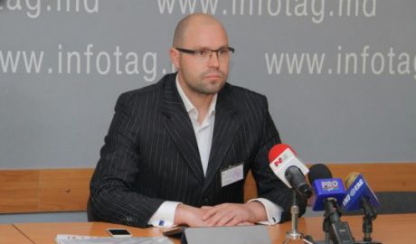 Писатель Ион Вараница призвал граждан бойкотировать телеканалы, контролируемые Плахотнюком.