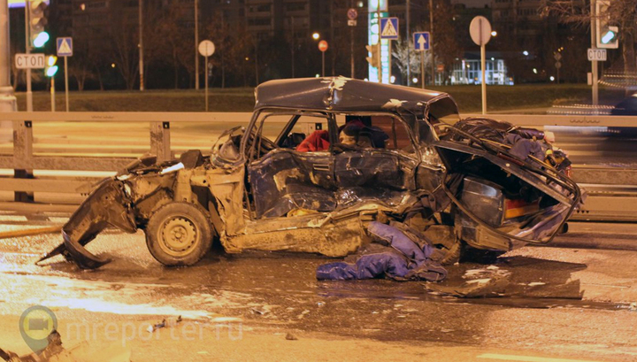 Авария произошла около 2 часов ночи в понедельник 17 ноября на Каширском шоссе Москвы.