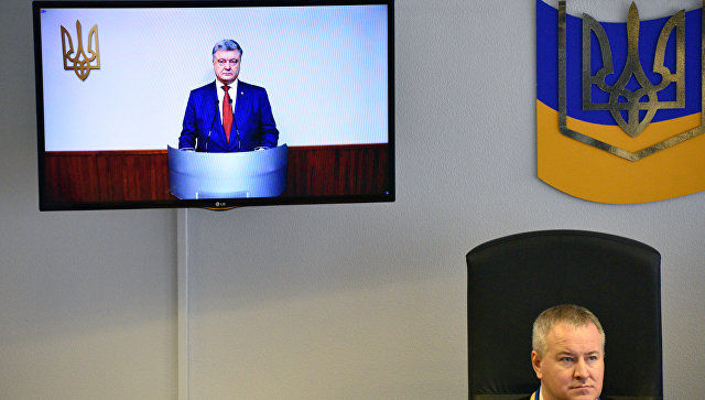 Суд отказался повторно допросить Порошенко по делу Януковича.