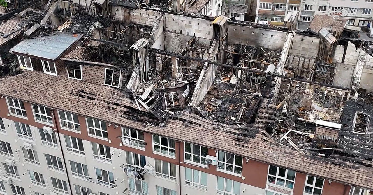 Un acoperiș provizoriu va fi construit pe blocul de la Durlești afectat de incendiu.