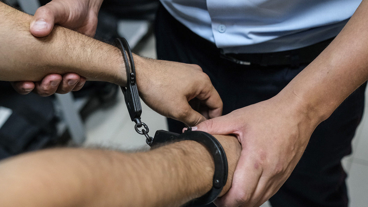 Și-a ucis partenera din cauza geloziei: Acuzatul a fost trimis în judecată.