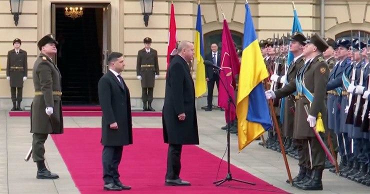 Эрдоган приветствовал почетный караул в Киеве словами «Слава Украине!».