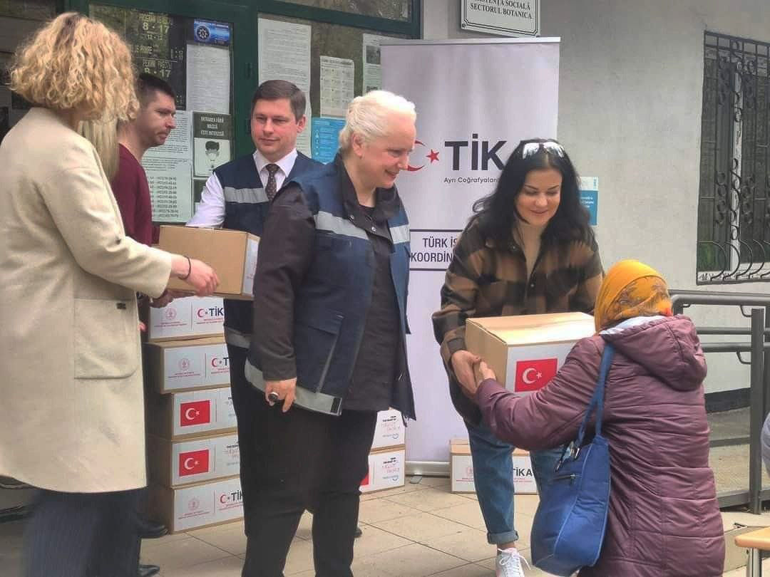 Турецкое агентство TIKA предоставило 1500 продовольственных наборов.