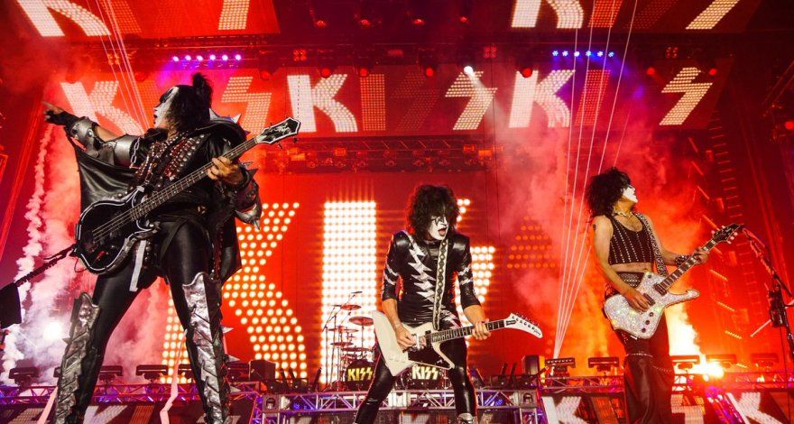 Группа Kiss сыграет концерт для акул.